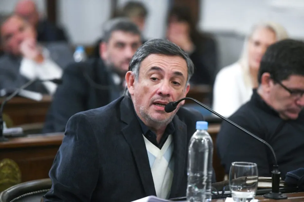 “La Caja debe fortalecerse, pero no a costa de los jubilados”, advirtió el senador Oliva