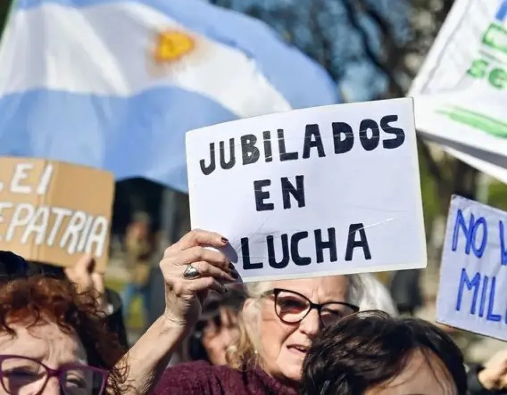 Jubilados docentes cuestionaron la reforma previsional y denunciaron que no pudieron exponer ante el Senado