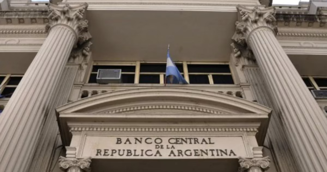 Impacto en reservas: este lunes se pagan USD 1.000 millones por el bono con importadoresEl Banco Central afronta un vencimiento del “Bono para la Reconstrucción de la Argentina Libre” (Bopreal). El impacto en reservas y de qué dependePor Lucrecia Eterovich