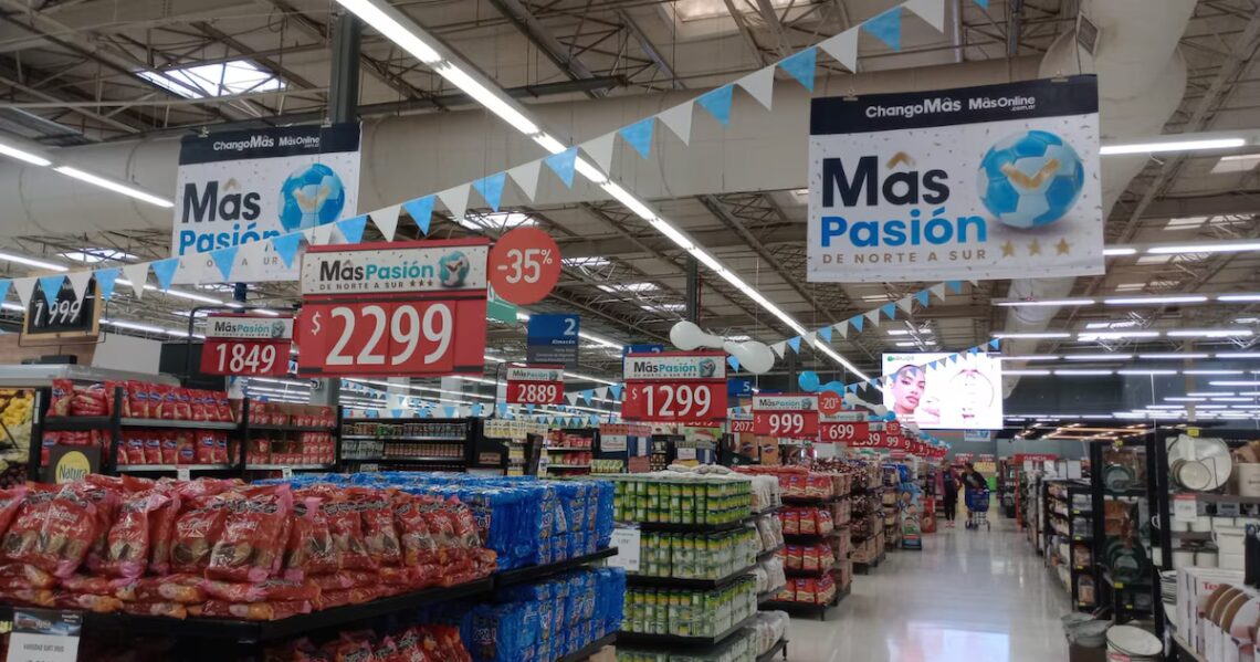 Un supermercado lanzó una canasta con precios del año pasado: cuáles son los más de 200 productos alcanzadosLa iniciativa estará vigente durante junio en tiendas físicas y canal online, con rebajas en artículos de almacén, limpieza, perfumería, bebidas, frescos, tecnología y pequeños electrodomésticos