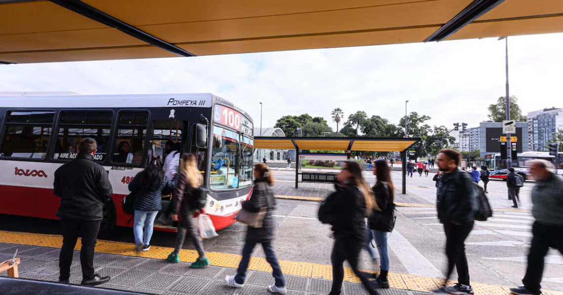 Cuáles son las nuevas tarifas de colectivos, trenes y subtes a partir de hoy: cuánto costará el boleto mínimoJunio arranca con ajustes tarifarios en todos los medios de transporte, que afectarán principalmente a los usuarios del AMBA