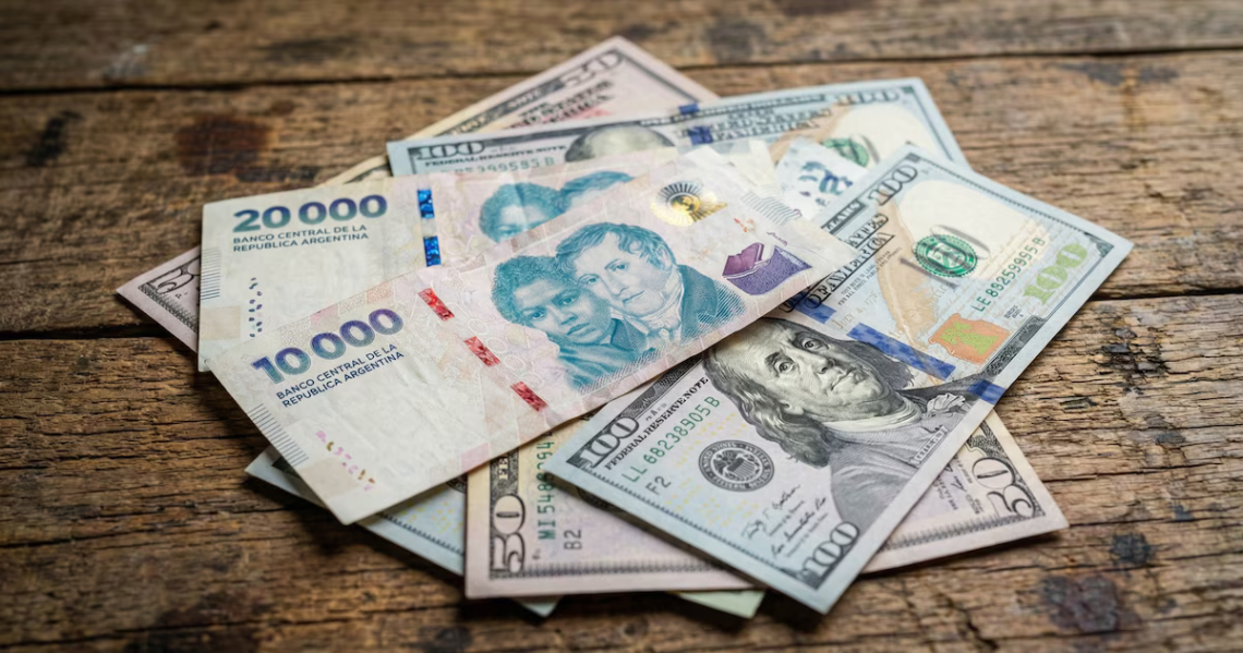 Las tasas de los plazos fijos en pesos cayeron hasta el 15%, pero el dólar por ahora sigue haciendo la planchaLos rendimientos de los depósitos son cada vez más negativos en términos reales, pero, hasta el momento, la dolarización sigue acotada. La dinámica del tipo de cambio podría cambiar en el segundo semestre, a partir de la menor oferta de divisas del campoPor Pablo  Wende