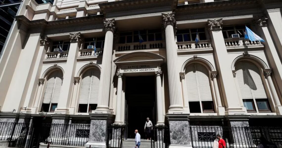 El Banco Central compró más de USD 100 millones tras cumplir la meta para todo 2026La autoridad monetaria hilvanó 101 ruedas consecutivas con saldo comprador al adquirir USD 119 millones este jueves. Las reservas experimentaron una leve caída