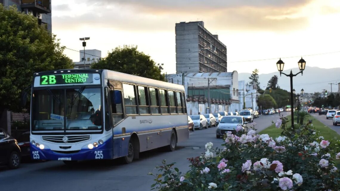 Crisis del transporte: suspendieron los colectivos nocturnos en una capital provincial
