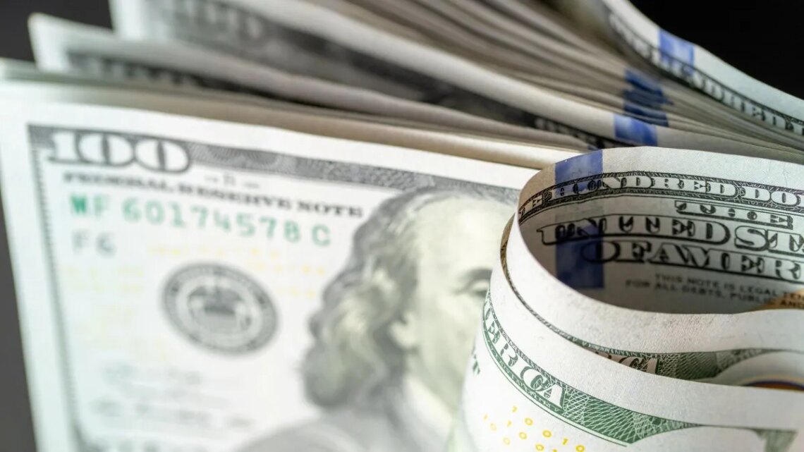 El dólar blue aceleró suba y ya acumula un salto de $55 en junio