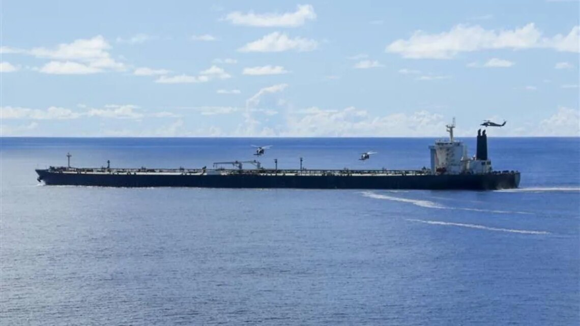 Irán sorteó el bloqueo militar de EEUU y logró el envío de tres buques petroleros