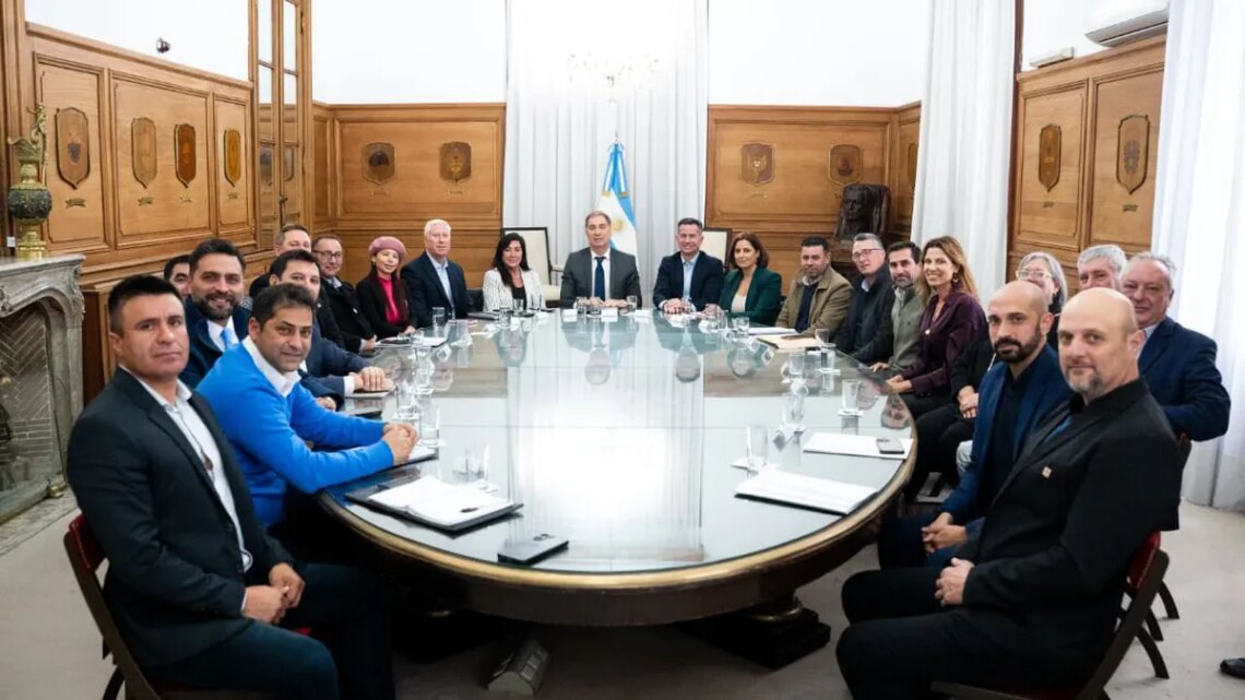 Córdoba: Gabriel Bornoroni fideliza intendentes para La Libertad Avanza, mientras un fallo avaló la interna del PRO