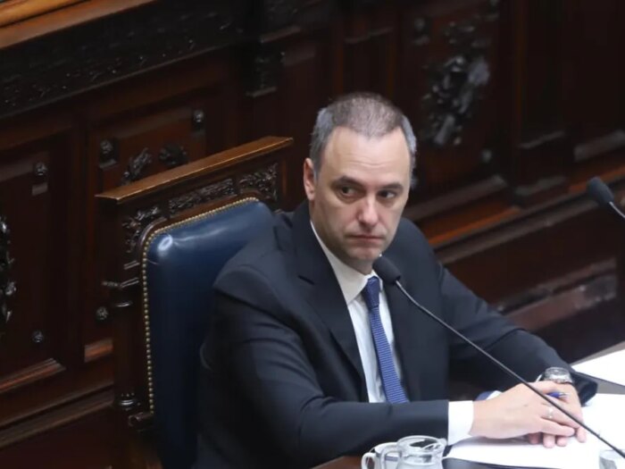 Un sondeo reveló que el 79% cree que Manuel Adorni debe dejar el Gobierno (pero la economía preocupa más)