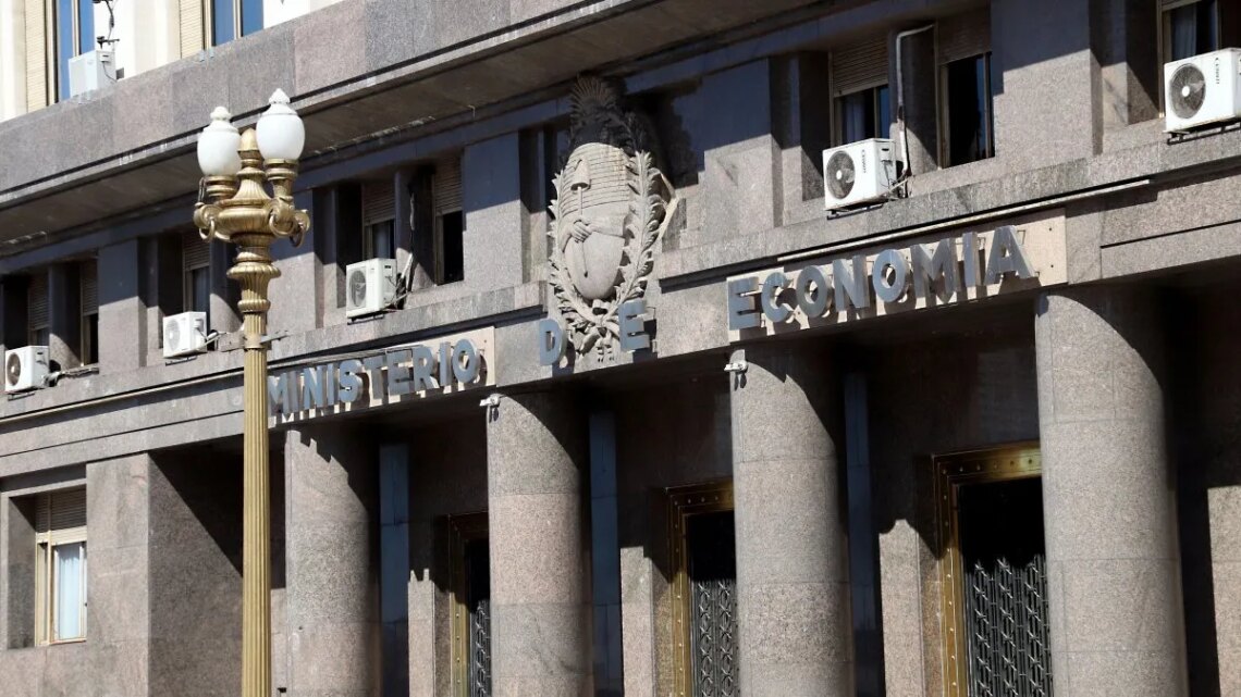 El Gobierno ya “pateó” gasto en intereses de letras capitalizables por $17,3 billones este año