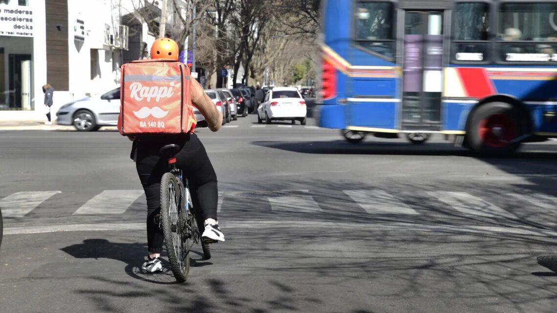 Trabajo en plataformas: avanza la “uberización” del empleo, pero el exceso de oferta ya muestra señales de saturación