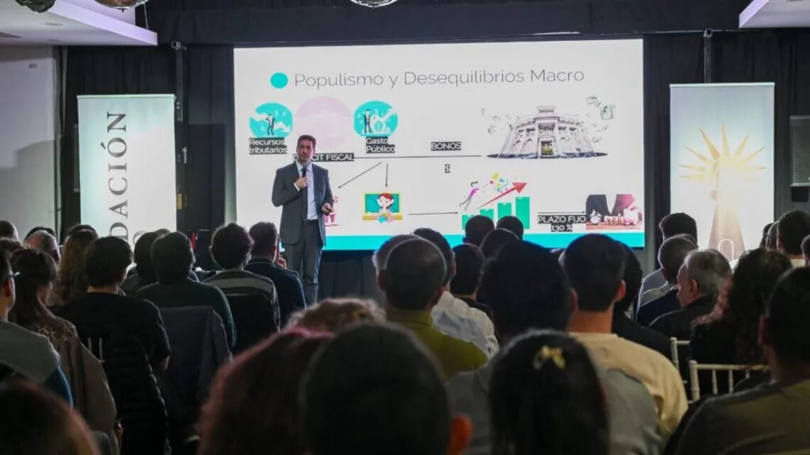 Adrián Ravier, el nuevo vocero, uno de los directores de la fundación libertaria investigada por millonarias donaciones