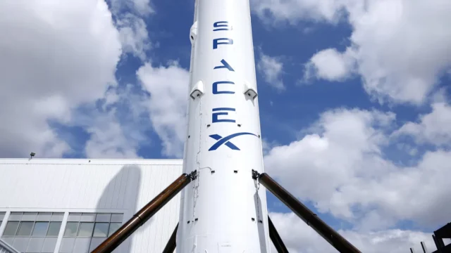 La salida a bolsa de SpaceX asignaría hasta 30% de participación a inversores minoristas