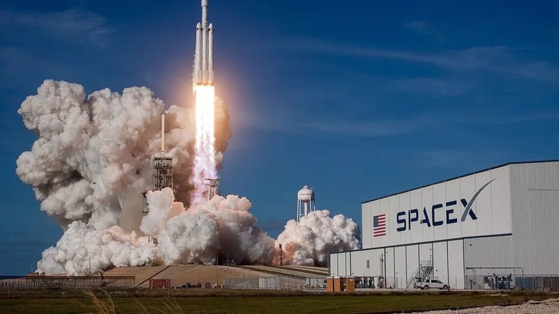 SpaceX atrae ofertas millonarias antes de de su debut récord en Wall Street