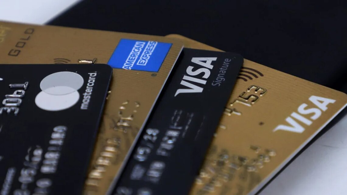 Mala señal para el consumo: las operaciones con tarjetas de crédito cayeron por quinto mes consecutivo